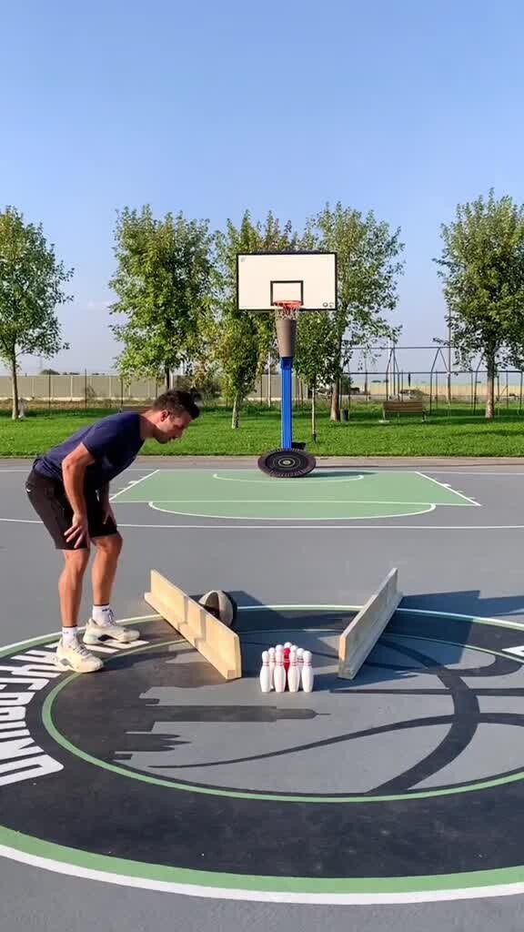 把篮球打成保龄球是什么体验？
