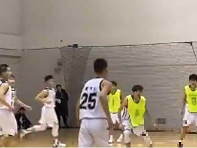 关键球到底要不要吹的这么严,小伙都因为自己失误哭了