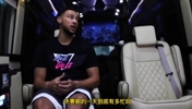 西蒙斯休赛期的一天 中午吃小龙虾 睡前必须使命召唤